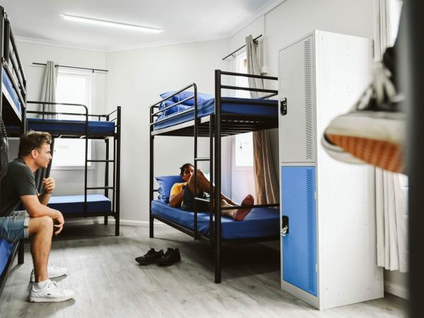 Nate's Place Backpackers Sydney : photo 4 de la chambre lit simple dans dortoir mixte de 6 lits avec salle de bains commune