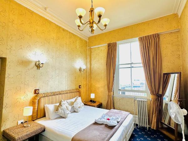 The Esplanade Hotel : photo 1 de la chambre suite 1 chambre - vue sur port