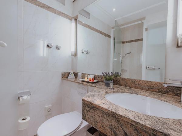 KING's Hotel First : photo 10 de la chambre chambre double