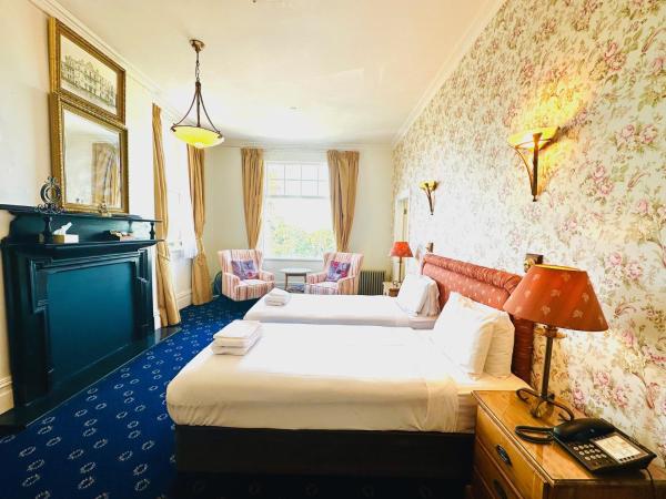 The Esplanade Hotel : photo 10 de la chambre chambre lit king-size - vue sur port