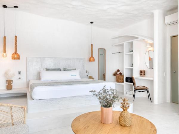 Maregio Suites : photo 4 de la chambre suite premium avec petite piscine troglodyte extérieure chauffée avec jets