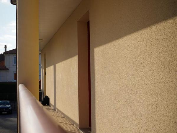 Apparts Confort 87 : photo 4 de la chambre appartement avec balcon