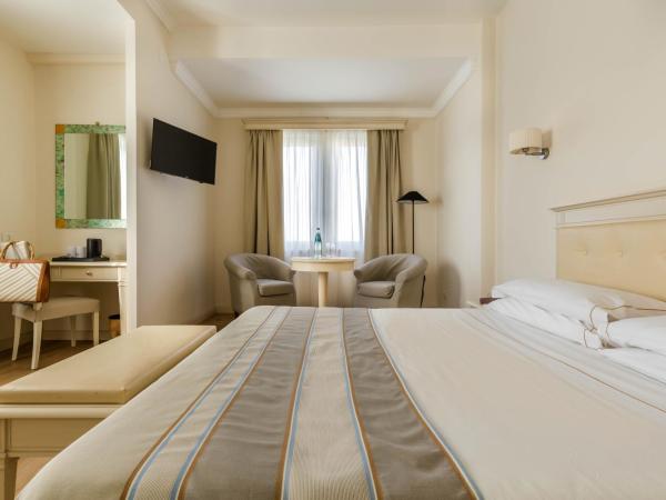 Hotel Catalunya : photo 4 de la chambre chambre quadruple