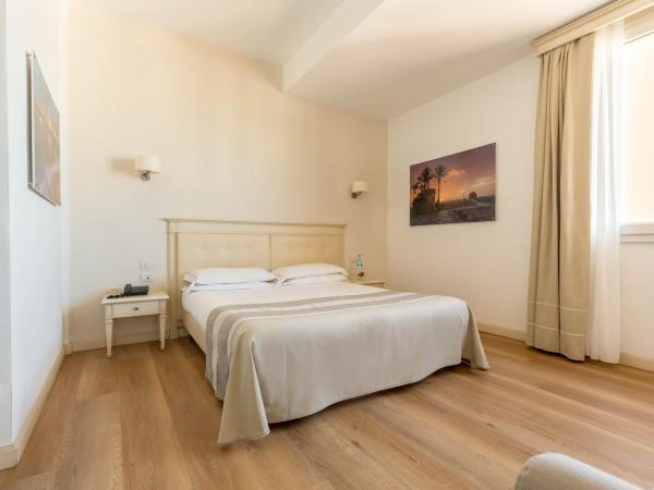 Hotel Catalunya : photo 2 de la chambre chambre triple