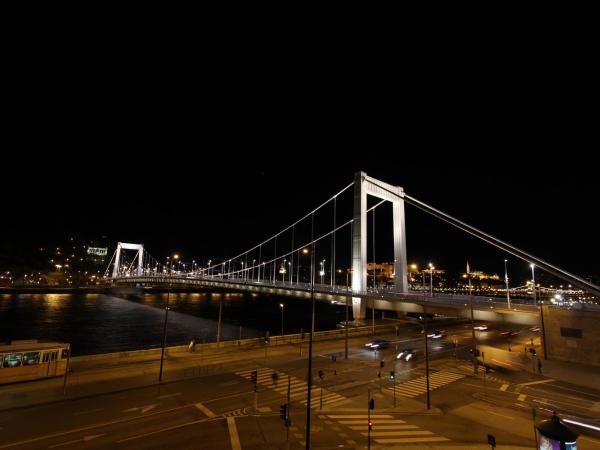 Balance Home : photo 8 de la chambre chambre lit king-size de luxe - vue sur rivière