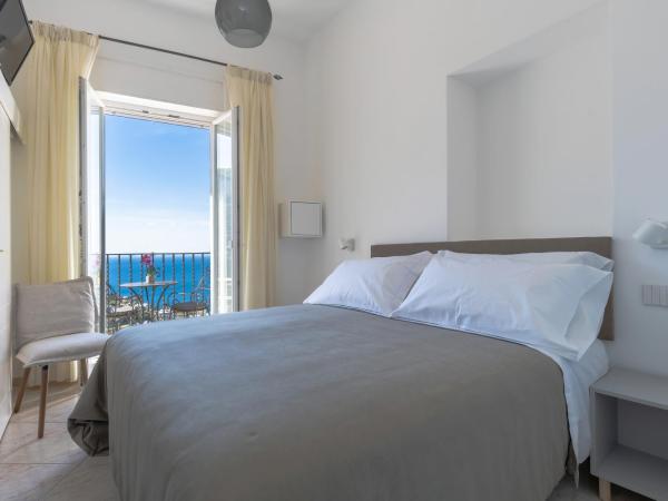 Albergo La Prora : photo 6 de la chambre chambre double avec balcon - vue sur mer