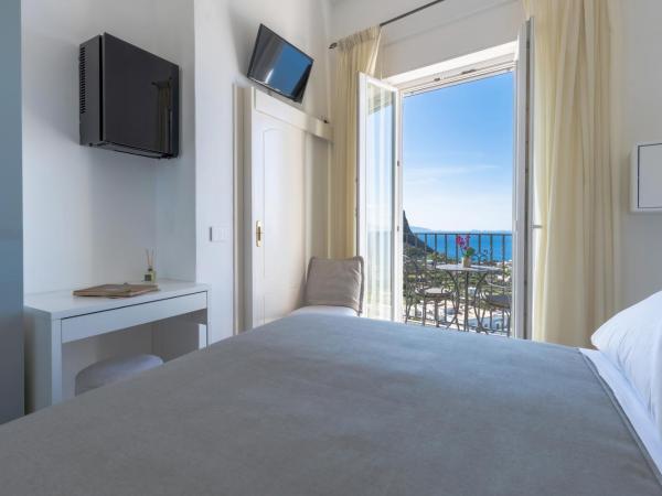 Albergo La Prora : photo 3 de la chambre chambre double avec balcon - vue sur mer