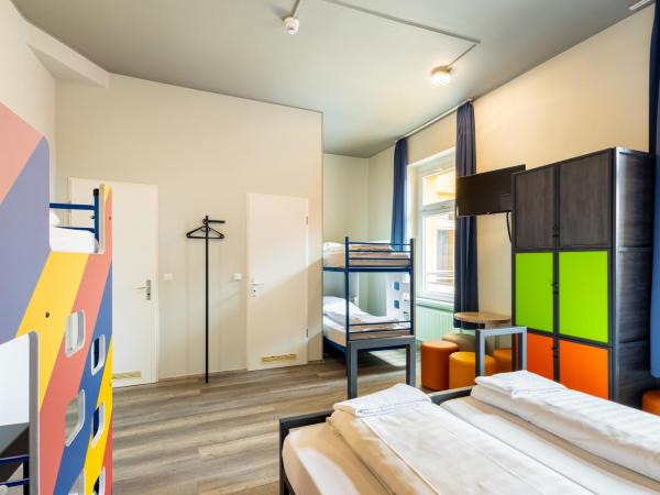 a&o Dortmund Hauptbahnhof : photo 1 de la chambre chambre familiale (6 adultes)
