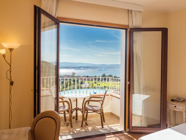 Hotel dP Olbia - Sardinia : photo 2 de la chambre chambre double supérieure avec balcon - vue sur piscine