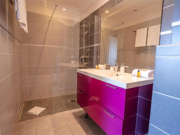 Hotel Le Grand Pavois : photo 4 de la chambre chambre familiale - vue sur jardin