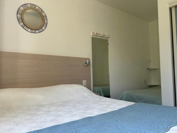 Hotel Punta e Mare des Chambres ou Appartements T2 : photo 9 de la chambre chambre quadruple - vue sur jardin