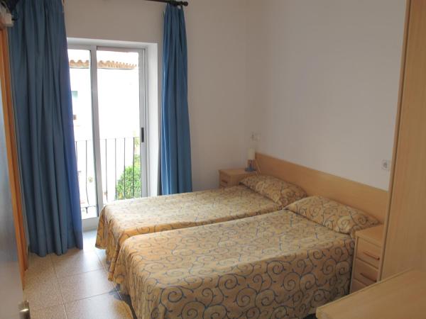 Hostal L'Alba : photo 5 de la chambre chambre double ou lits jumeaux avec balcon