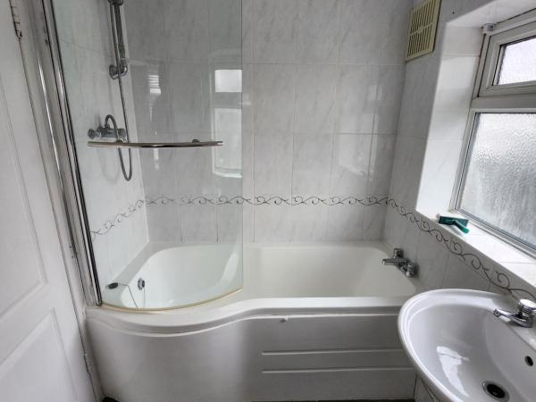 Fox Hollies Shared House : photo 10 de la chambre chambre double avec salle de bains commune