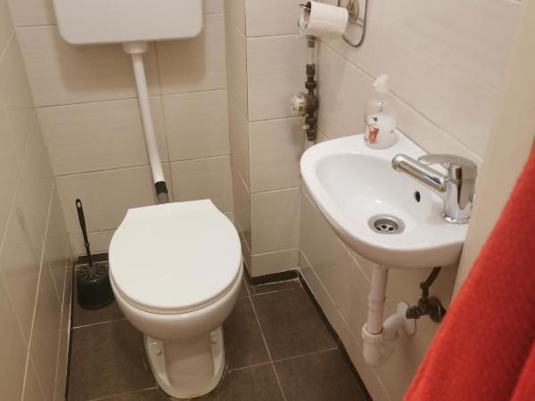 Boomerang Hostel : photo 2 de la chambre lit simple dans dortoir mixte (4 adultes) 