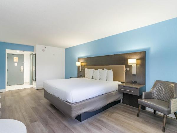 Sun N Sand Resort : photo 3 de la chambre hébergement lit king-size premier avec balcon - vue sur océan