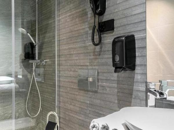 Hostal Abadia Madrid : photo 8 de la chambre chambre double supérieure - vue sur ville