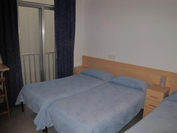 Hostal L'Alba : photo 1 de la chambre chambre triple Économique