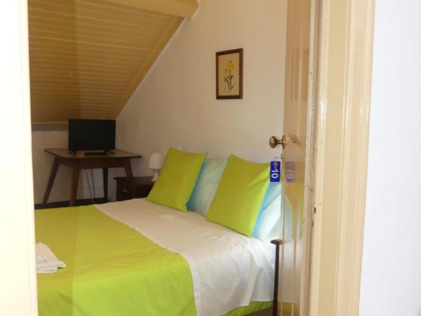 Pensão Santa Cruz : photo 8 de la chambre chambre double avec salle de bains commune