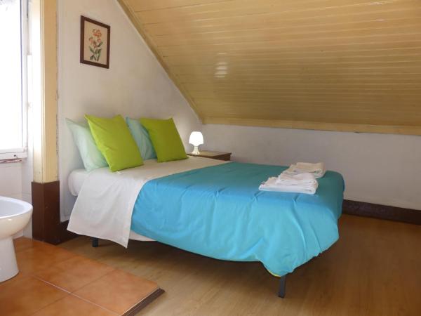 Pensão Santa Cruz : photo 1 de la chambre chambre double avec salle de bains commune