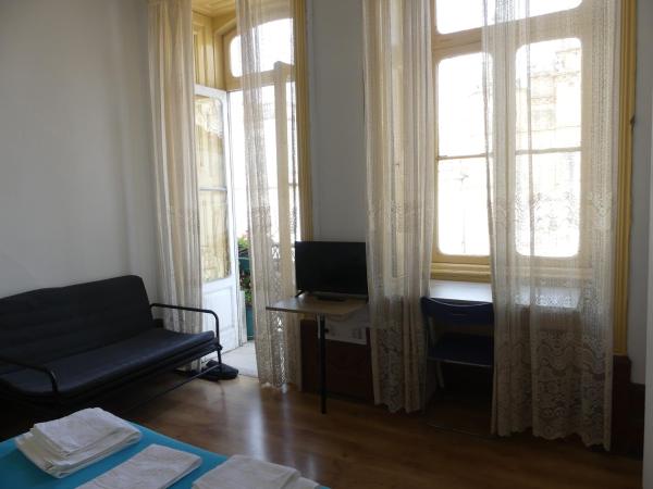 Pensão Santa Cruz : photo 7 de la chambre chambre double avec salle de bains privative