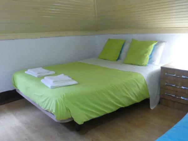 Pensão Santa Cruz : photo 5 de la chambre chambre triple avec salle de bains commune