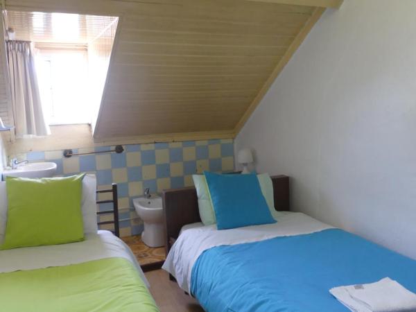 Pensão Santa Cruz : photo 2 de la chambre chambre lits jumeaux avec toilettes communes
