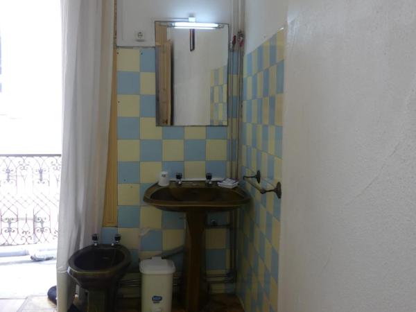 Pensão Santa Cruz : photo 2 de la chambre chambre double avec salle de bains commune