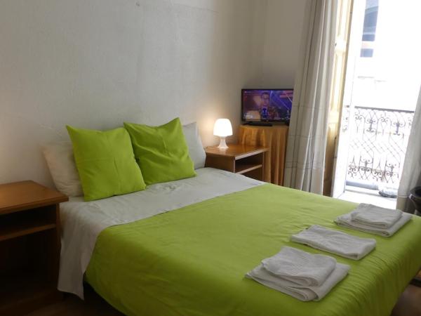 Pensão Santa Cruz : photo 9 de la chambre chambre double avec salle de bains commune