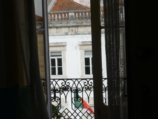 Pensão Santa Cruz : photo 6 de la chambre chambre quadruple avec salle de bains privative
