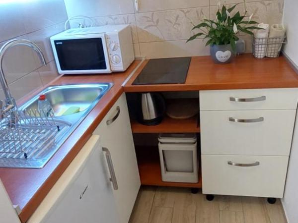 Guest House Krk Town Centre : photo 8 de la chambre suite lit king-size avec balcon