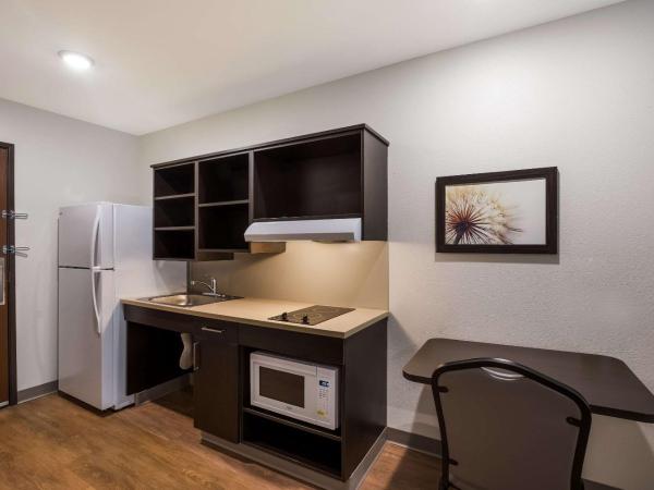 WoodSpring Suites Orlando North - Maitland : photo 5 de la chambre standard double room with roll-in shower - disability access/non-smoking 