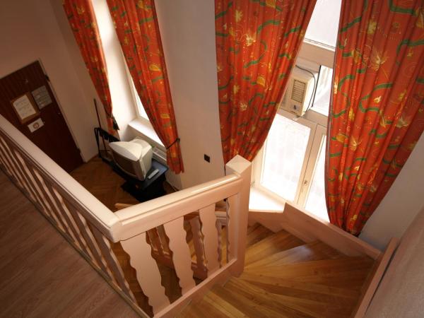 Hotel Liechtenstein Apartments II : photo 7 de la chambre studio