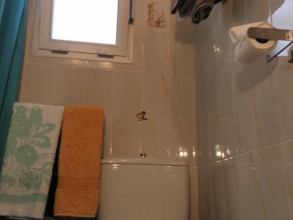 Hostal L'Alba : photo 10 de la chambre chambre familiale avec terrasse 