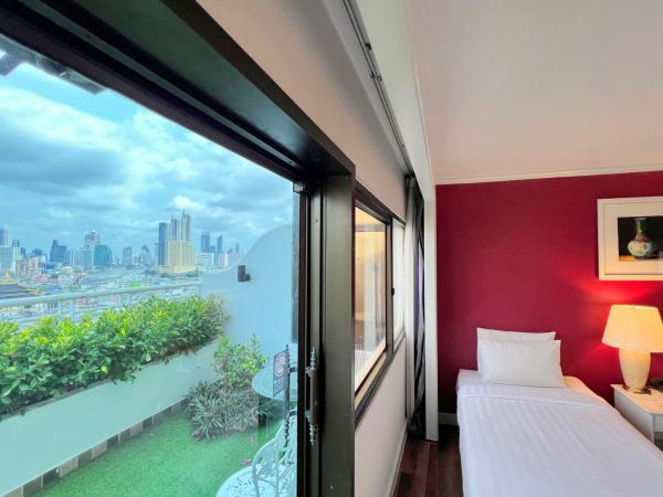 Grand China Bangkok : photo 3 de la chambre suite junior avec balcon - vue sur rivière