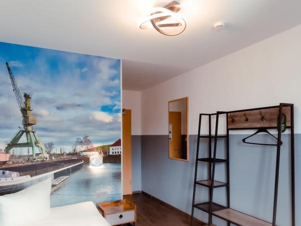 Restaurant und Pension Alberthafen : photo 5 de la chambre chambre simple avec salle de bains privative