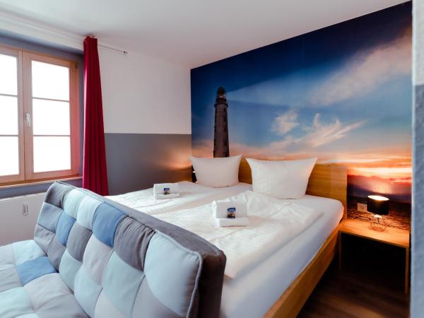 Restaurant und Pension Alberthafen : photo 4 de la chambre chambre double avec salle de bains privative