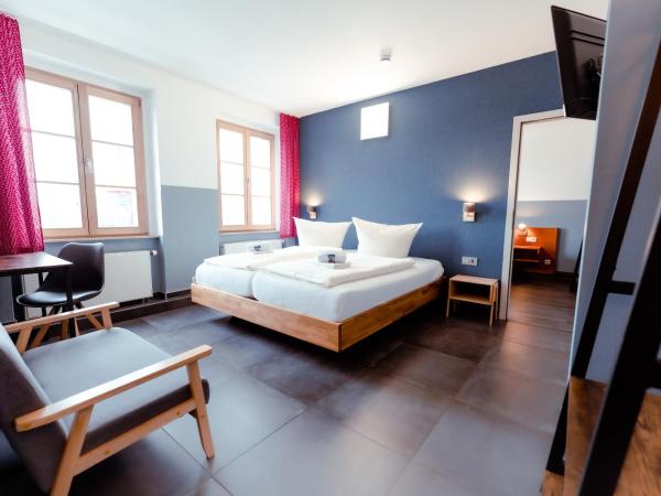 Restaurant und Pension Alberthafen : photo 1 de la chambre chambre quadruple avec salle de bains privative
