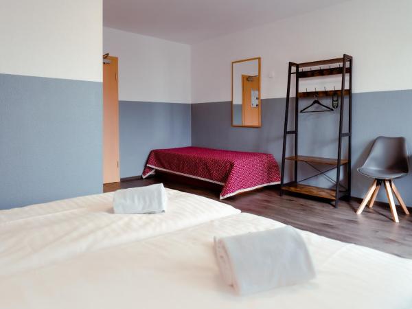 Restaurant und Pension Alberthafen : photo 10 de la chambre chambre double avec salle de bains privative