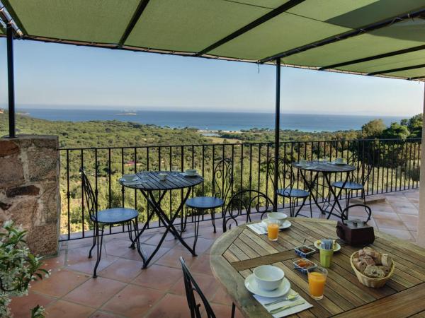 Chambres d'Hôtes Littariccia : photo 2 de la chambre chambre double avec balcon - vue sur mer