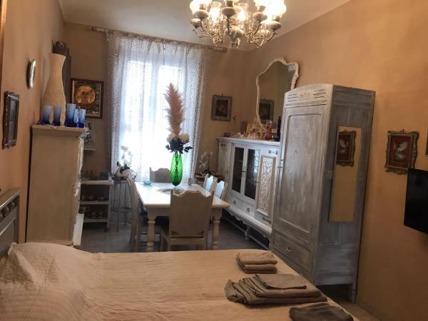 APARTMENT VINTAGE MUSEUM : photo 2 de la chambre chambre double avec salle de bains commune