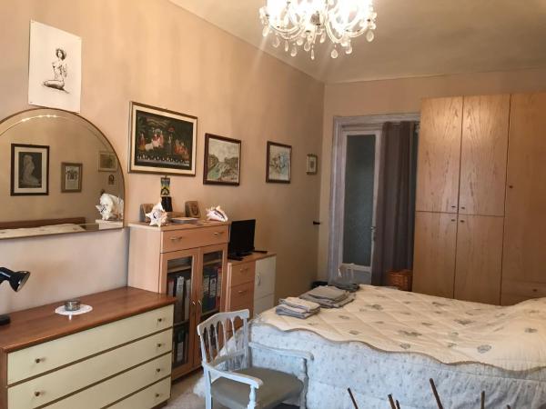 APARTMENT VINTAGE MUSEUM : photo 3 de la chambre chambre double avec salle de bains commune