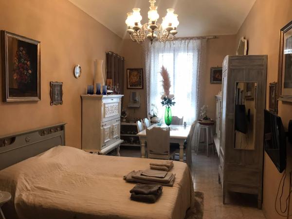 APARTMENT VINTAGE MUSEUM : photo 7 de la chambre chambre double avec salle de bains commune