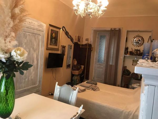 APARTMENT VINTAGE MUSEUM : photo 8 de la chambre chambre double avec salle de bains commune