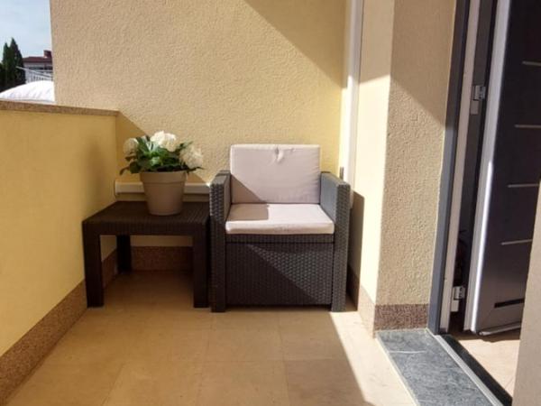 Guest House Krk Town Centre : photo 9 de la chambre suite lit king-size avec balcon