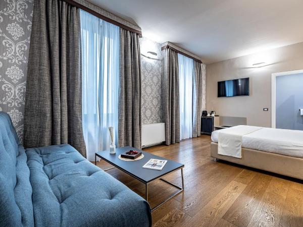 Martelli 6 Suite & Apartments : photo 7 de la chambre chambre triple supérieure