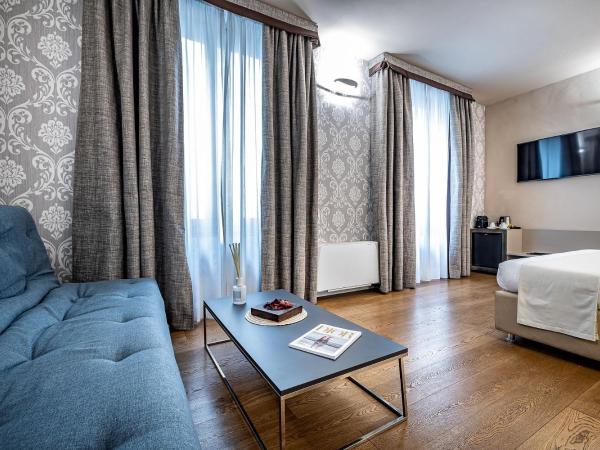 Martelli 6 Suite & Apartments : photo 8 de la chambre chambre triple supérieure