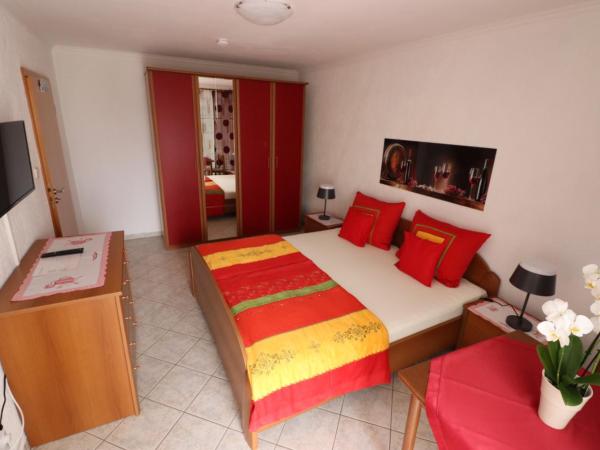 Villa Sojat : photo 1 de la chambre chambre familiale avec terrasse 