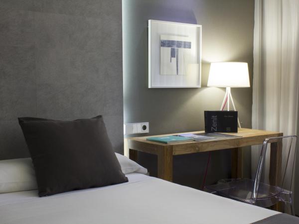 Zenit Conde de Orgaz : photo 2 de la chambre chambre lits jumeaux avec lit d'appoint (3 adultes)