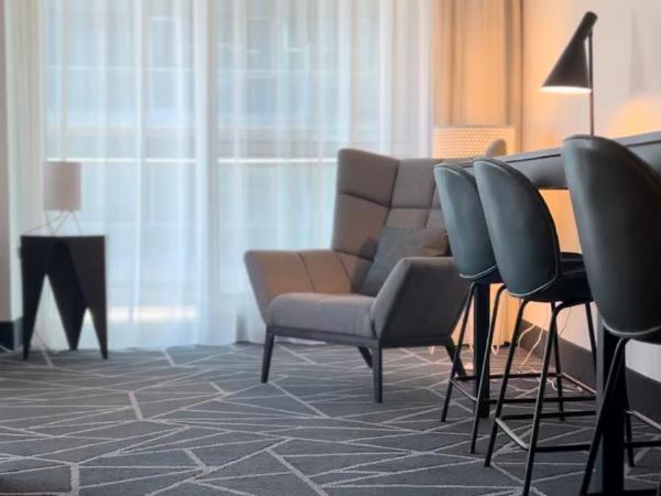 Warwick Le Crystal - Montréal : photo 2 de la chambre suite junior avec balcon