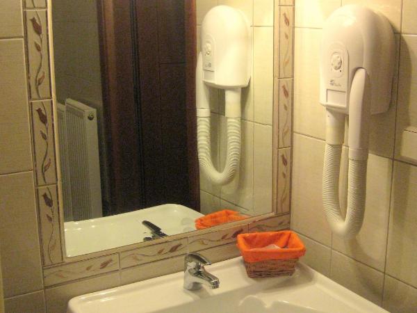 Filoxenia Hotel : photo 3 de la chambre chambre lits jumeaux pour personnes à mobilité réduite